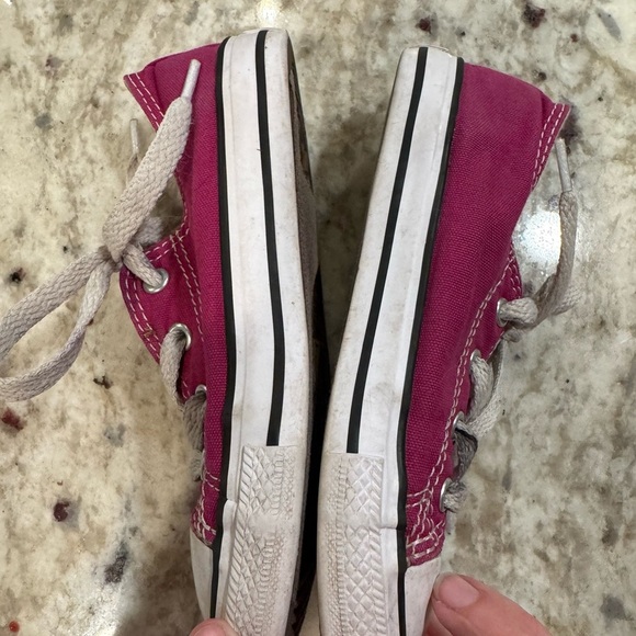 Girls pink converse size 10 - Picture 6 of 12